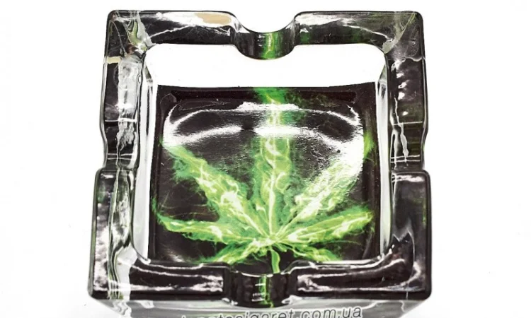 Попільничка скляна Лист конопель 6-1562 - фото № 6