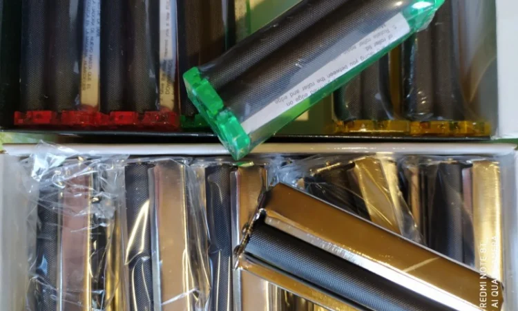 Бумага для самокруток с склеивающей полосой Columbus (Испания) 50 листов в пачке - фото № 19