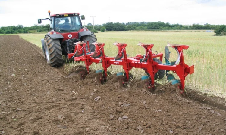 Обработка почвы: пахота, дискование, опрыскивание, культивация, посев культур - фото № 1