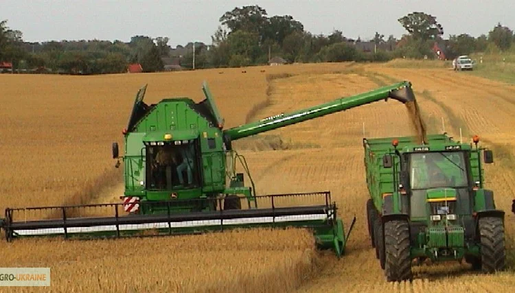 Уборка урожаю комбайнами в Одесі - фото № 2