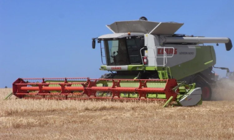 Услуги уборки зерновых комбайнами Запорожье. Уборка урожая комбайнами, аренда комбайна - фото № 1