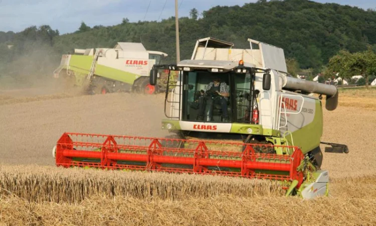 Уборка урожая зерна комбайном в г. Винница - фото № 2