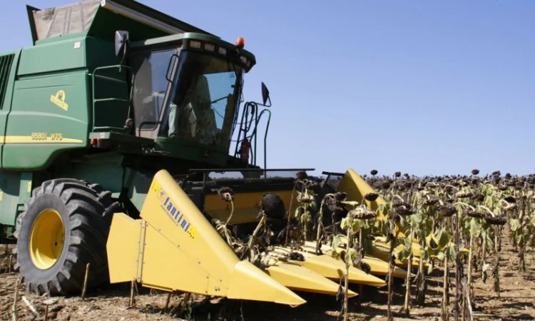 Услуги уборки урожая комбайнами по Украине - фото № 1