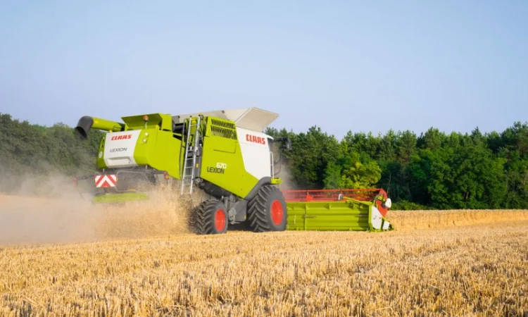 Услуги по уборке подсолнуха кукурузы сои урожая комбайнами Донецк Луганск Харьков Полтава - фото № 1