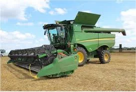 Уборка зернових на площі 300 га в м. Дніпро - фото № 1