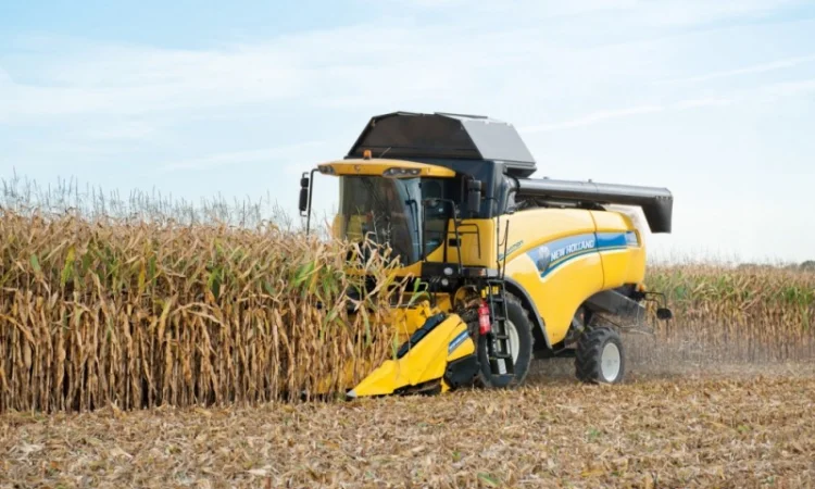Уборка кукурузы. Аренда комбайна New Holland. Уборка кукурузы комбайном - фото № 1