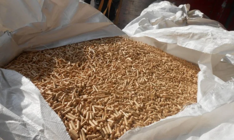 Продажа древесных пеллет и брикетов от поставщика, 100 тонн - фото № 17