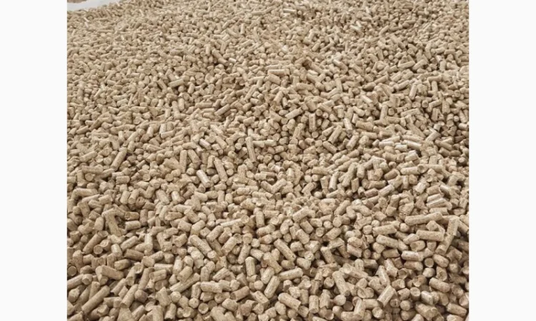 Древесные гранулы пеллеты (A1) из сосны от производителя 8 мм - фото № 1