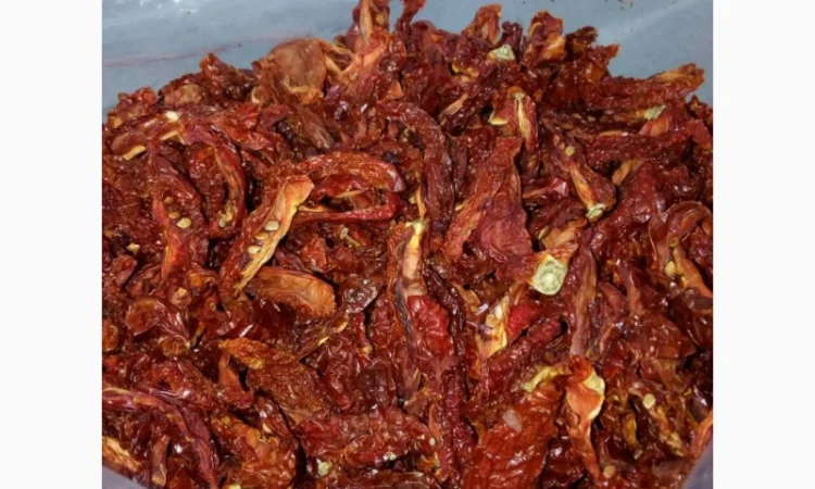 Продамо сушені томати дольками з пряними травами 450 грн за кг - фото № 1