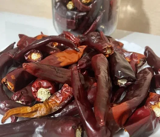 Сухий гострий перець чилі у стручках - фото № 1