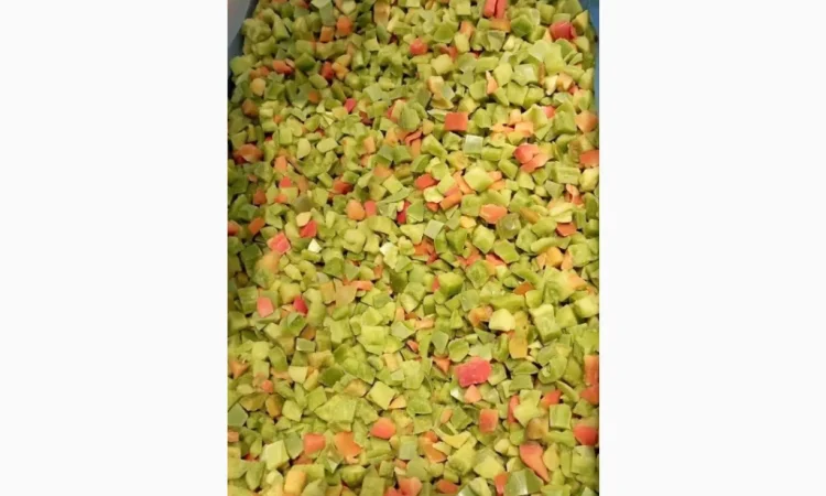 Продаж замороженого перцю меланж 10х10 кубік - фото № 1