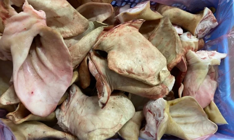 Свиные уши и субпродукты - фото № 1