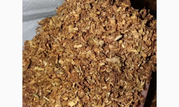 Широкий ассортимент табака и аксессуаров в продаже - фото № 17