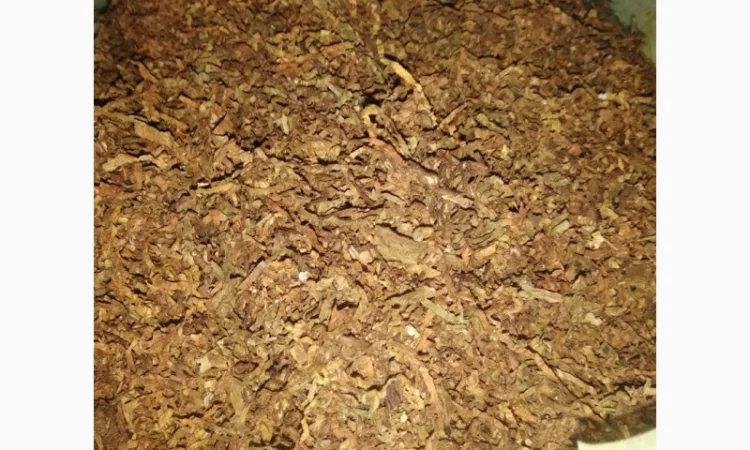 Широкий ассортимент табака и аксессуаров в продаже - фото № 3