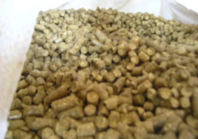 Гранули з соломи для годування та опалення - фото № 2