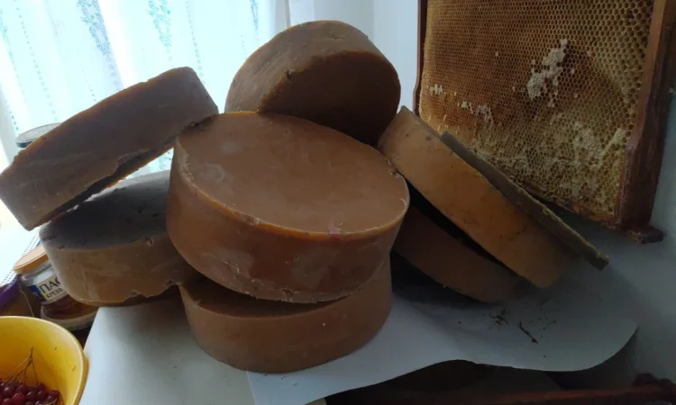 Продается пчелиный воск разных цветов - фото № 2