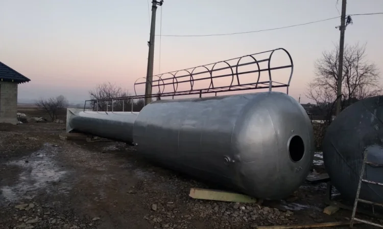 Водонапірна вежа на замовлення з емальованих бочок - фото № 3