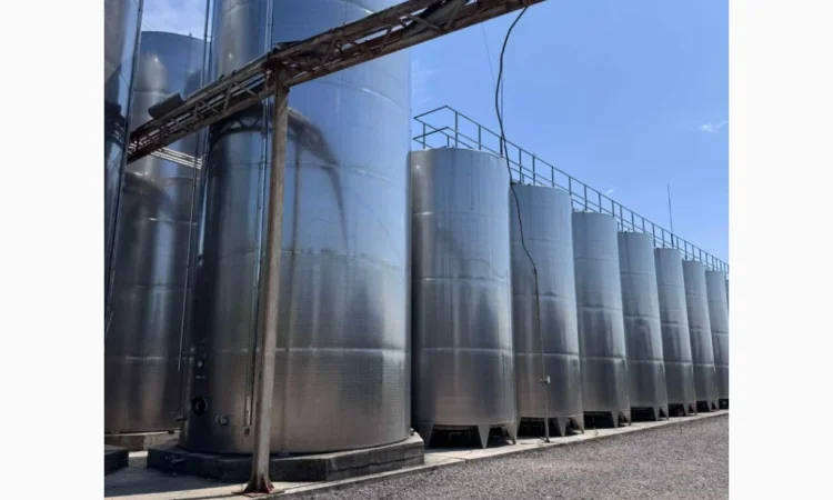 Водонапірна вежа на замовлення з емальованих бочок - фото № 6