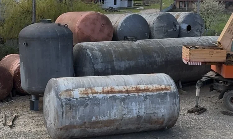 Водонапірна вежа на замовлення з емальованих бочок - фото № 9