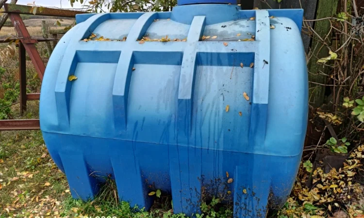 Продается пластиковая емкость объемом 3000 л - фото № 1