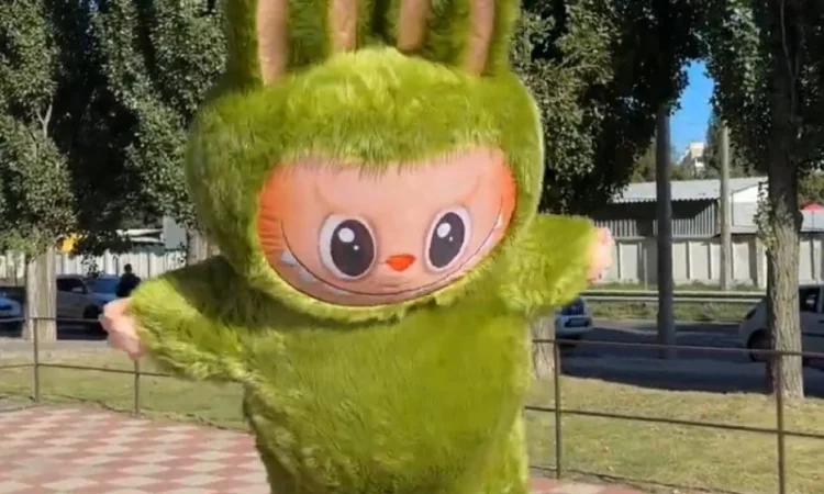 Надувний костюм Лабуба з вентилятором для вашого бізнесу - фото № 4