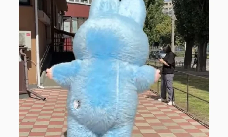 Надувний костюм Лабуба з вентилятором для вашого бізнесу - фото № 7