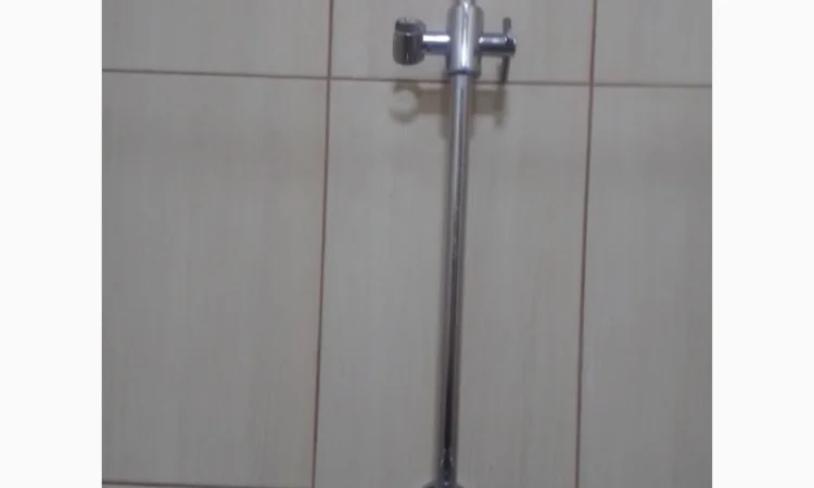 Душова штанга з мильницею - фото № 2