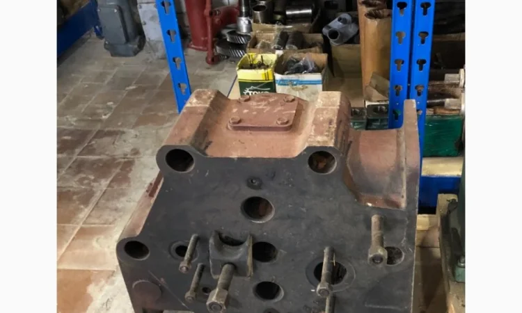 Головка циліндрів двигуна NVD 48 AU 10001 - фото № 1