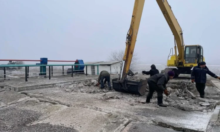 Аренда экскаватора с гидромолотом для демонтажа - фото № 3