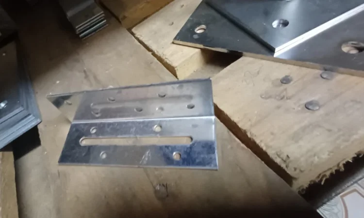 Універсальний оцинкований кутник з ребром жорсткості 145×145×95 - фото № 12