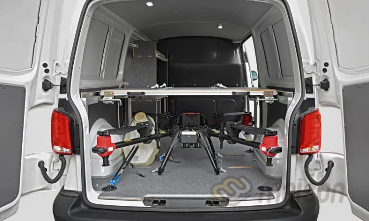 Оборудование фургона для перевозки агродронов - фото № 1