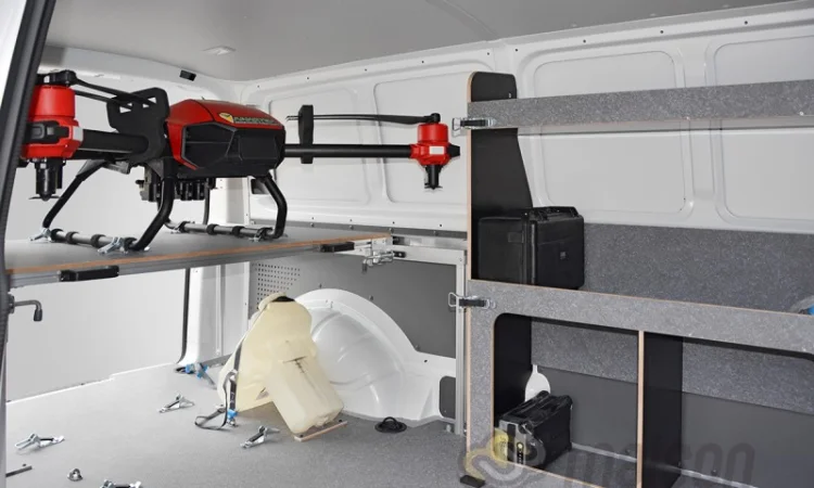 Оборудование фургона для перевозки агродронов - фото № 5