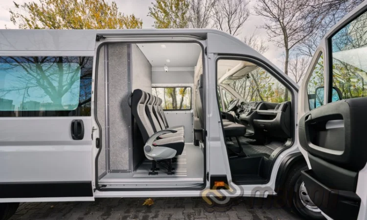 Переобладнання Peugeot Boxer у вантажопасажирський - фото № 3
