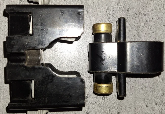 Тримач запобіжника ПР-1М с плавкой вставкой - фото № 1