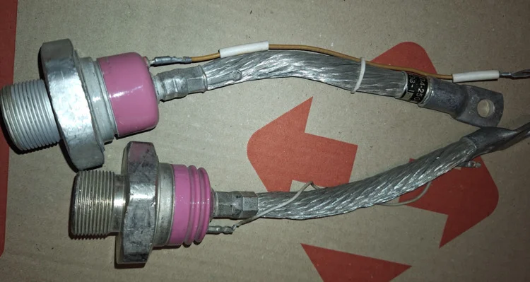 Тиристор ТЛ4-250 для статических преобразователей - фото № 1