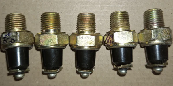 Датчик аварійного тиску мастила ММ111А - фото № 1