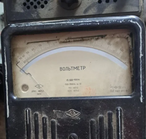 Вольтметр Д566 – универсальный прибор для измерения напряжения - фото № 1