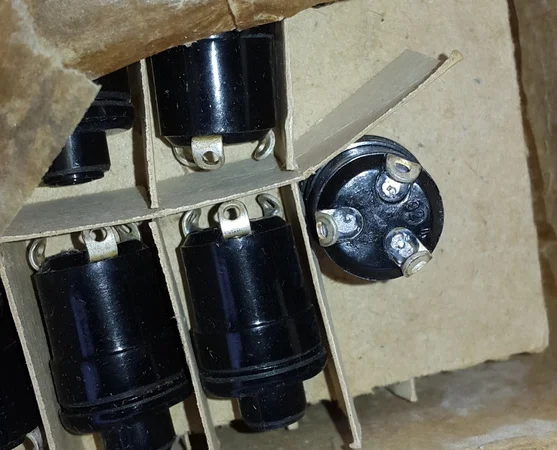 Кнопка замикающая 204К для электрических цепей - фото № 1