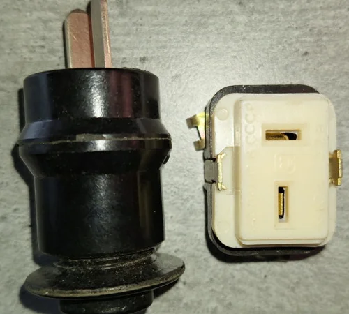 Двухполюсная вилка и розетка (10А 42В) - фото № 1