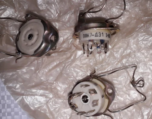 ПЛК7-Д31 миниатюрная ламповая панель - фото № 1