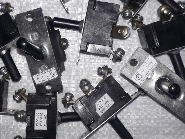 Вимикач - тумблер ПТ-18-25-2312 в продаже - фото № 1