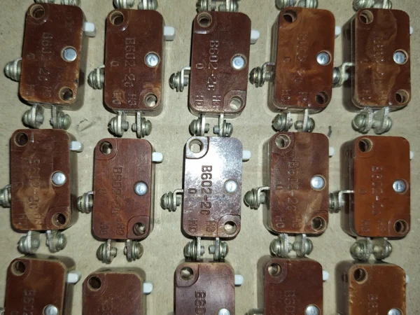 Мікроперемикач В602-2С для електричних ланцюгів - фото № 1