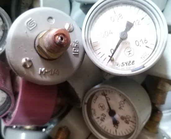 Манометр М1/4 (0,16 МПа) для измерения давления - фото № 1