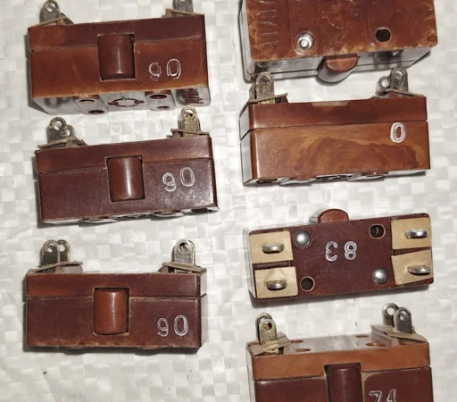 Мікровимикач Д711 для управління електричними схемами - фото № 1