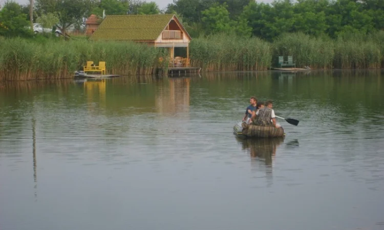 Продается уникальный VIP объект Озеро "Рай" в г. Берегово Закарпатская обл. - фото № 1