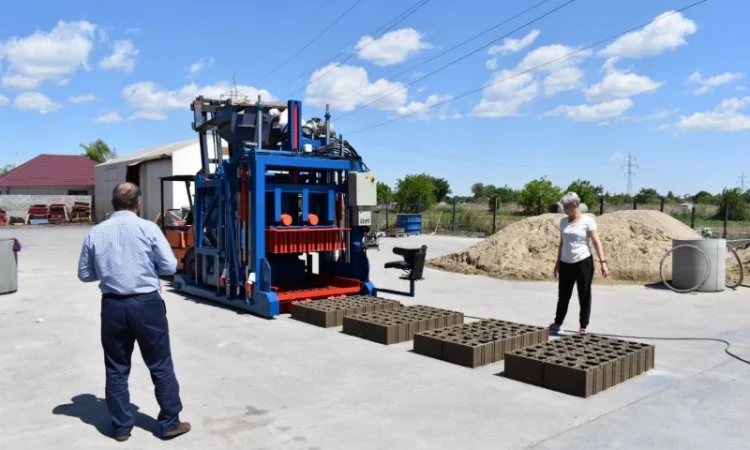 Мобільний вібропрес Svemlo SUMAB 4800 у продажу - фото № 18