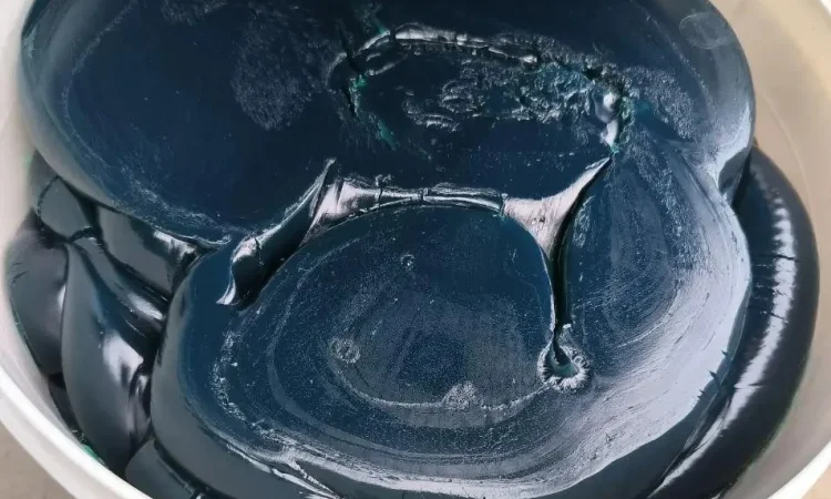 Пропонуються технічні мастила Солидол в різних упаковках - фото № 1