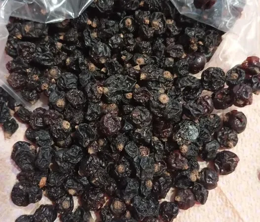 Ягоди сушені: аронія( горобина чорна) смородина - фото № 2