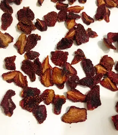 Сушена клубніка слайсами без цукру - фото № 1