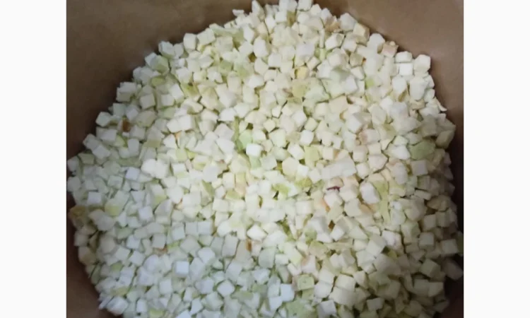 Пропонується заморожене яблуко кубиками зеленого кольору - фото № 2